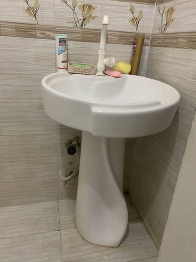 White ceramic wash basin with pedestal stand
