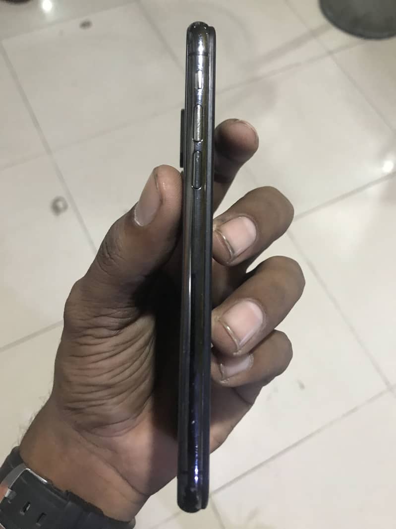 Apple iPhone X 3