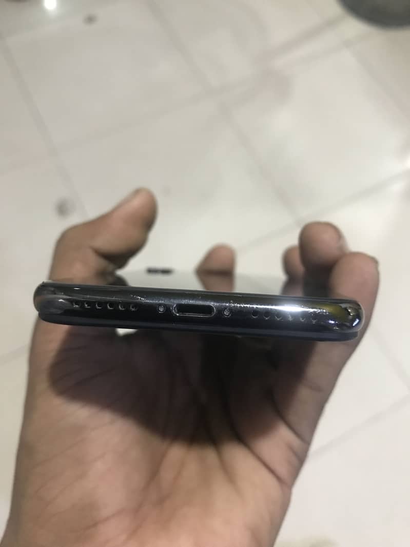 Apple iPhone X 4