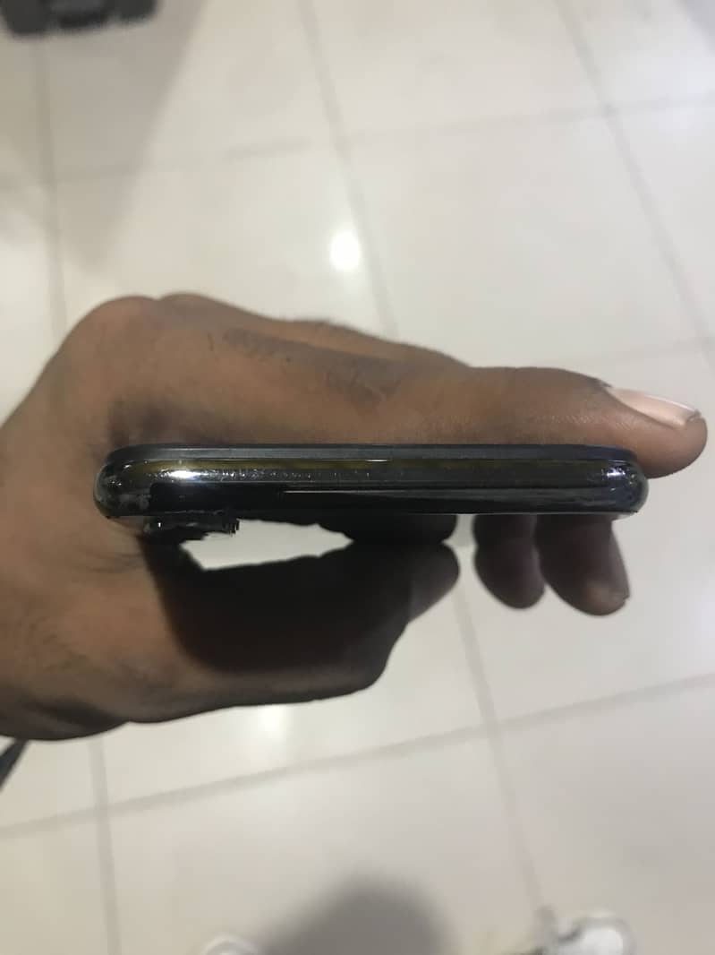 Apple iPhone X 5