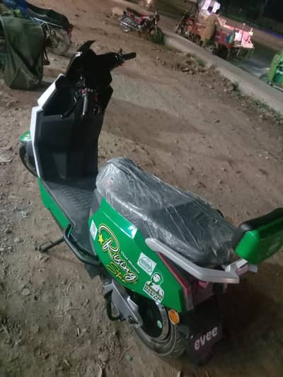 Selling Evee Scooty 10/10 condition