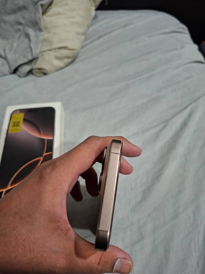 Apple iPhone 16 Pro Max 3