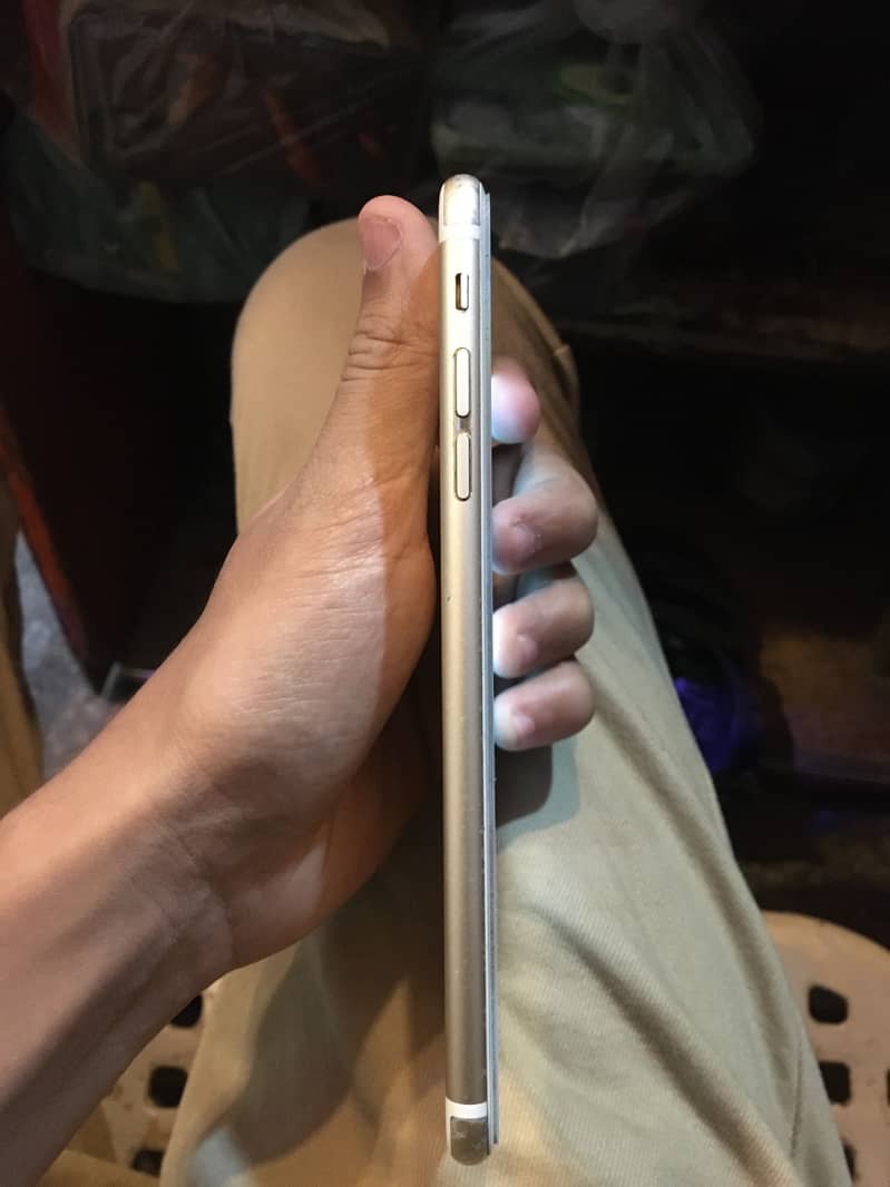 Apple iPhone 6S Plus 4
