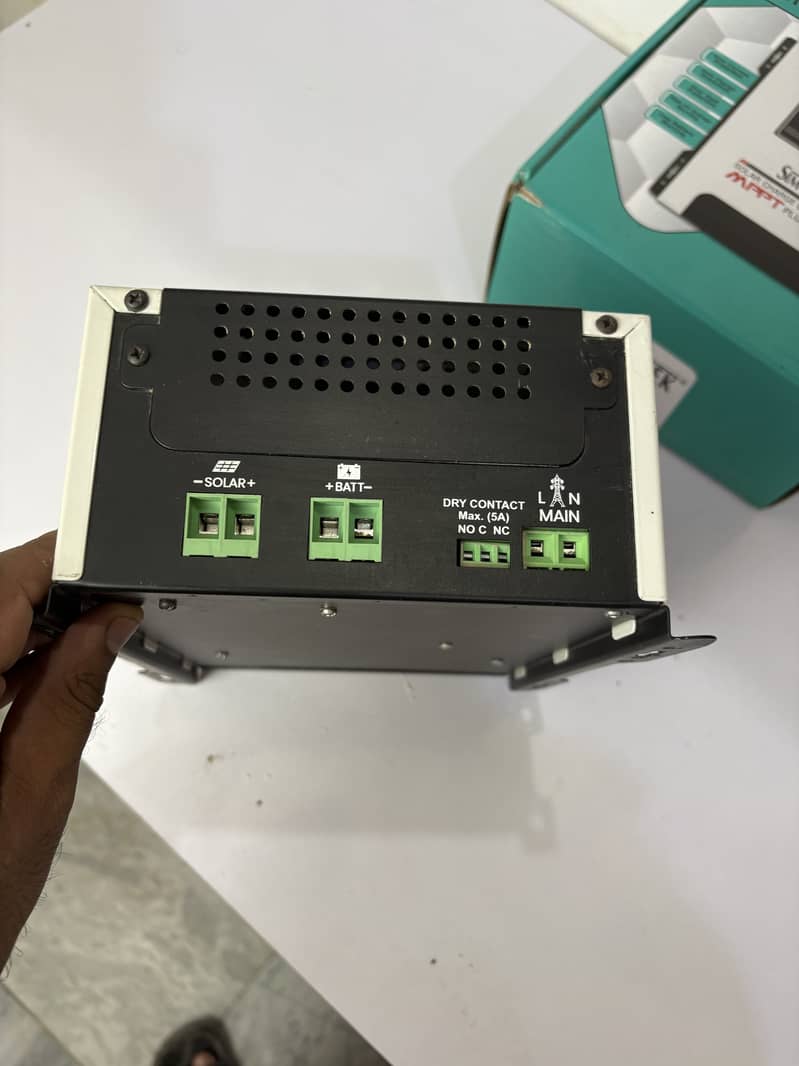 SIMTEK 70A MPPT SOLAR CHARGE CONTROLLER – 7