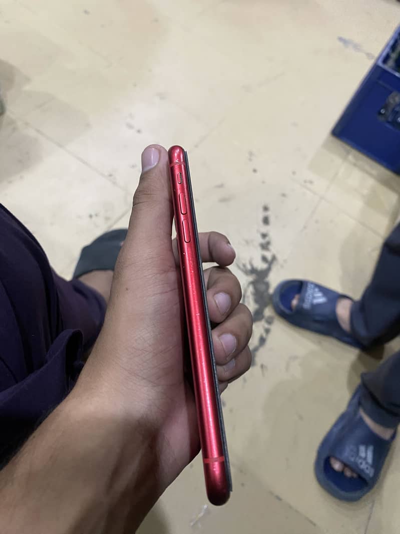 Apple iPhone 11 4