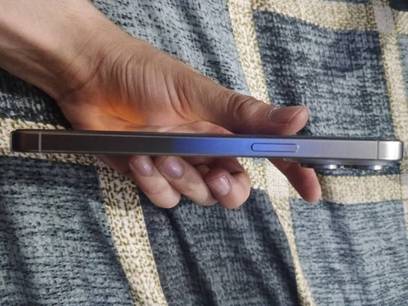 Apple iPhone 15 Pro Max 1