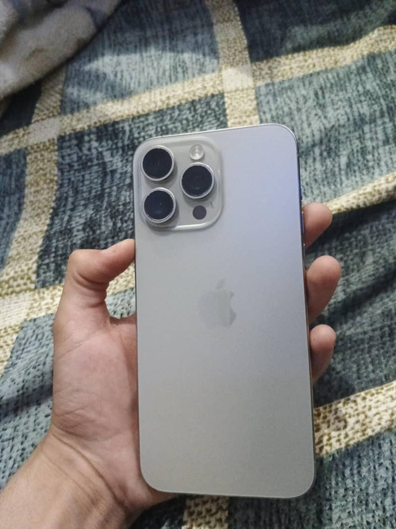 Apple iPhone 15 Pro Max 2