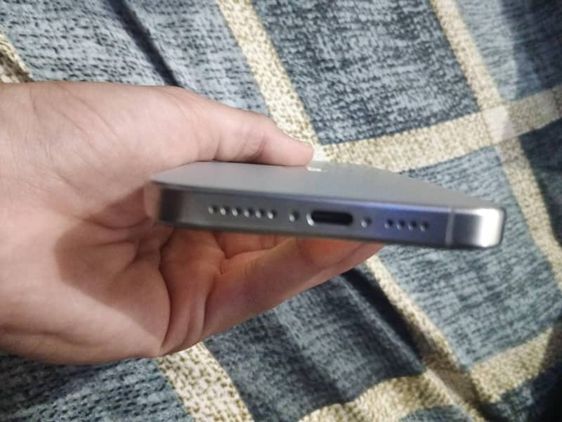 Apple iPhone 15 Pro Max 3