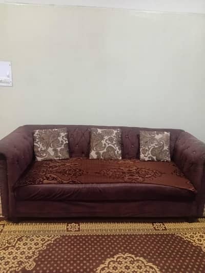 5 seater neat and clean sofa set in brand new condition.