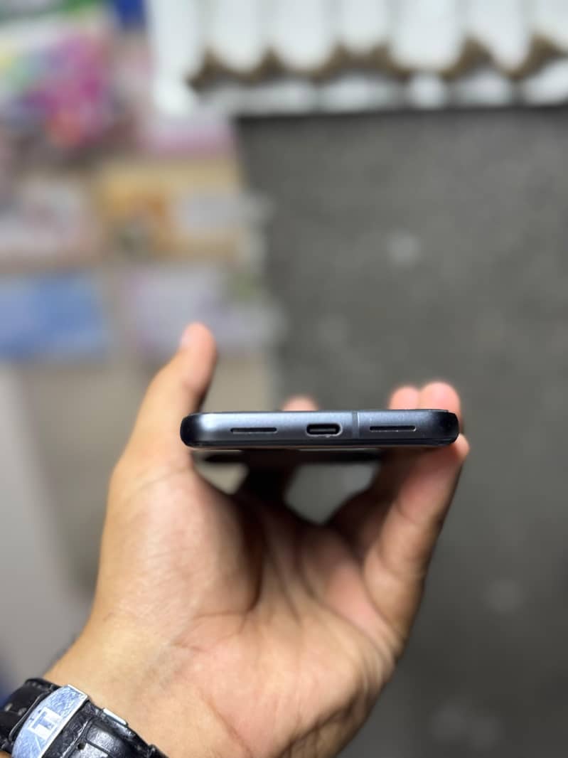 Google Pixel 8 4