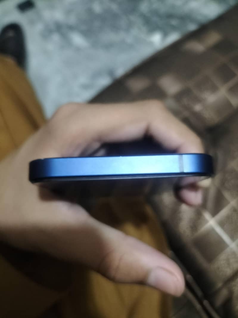 Apple iPhone 12 3