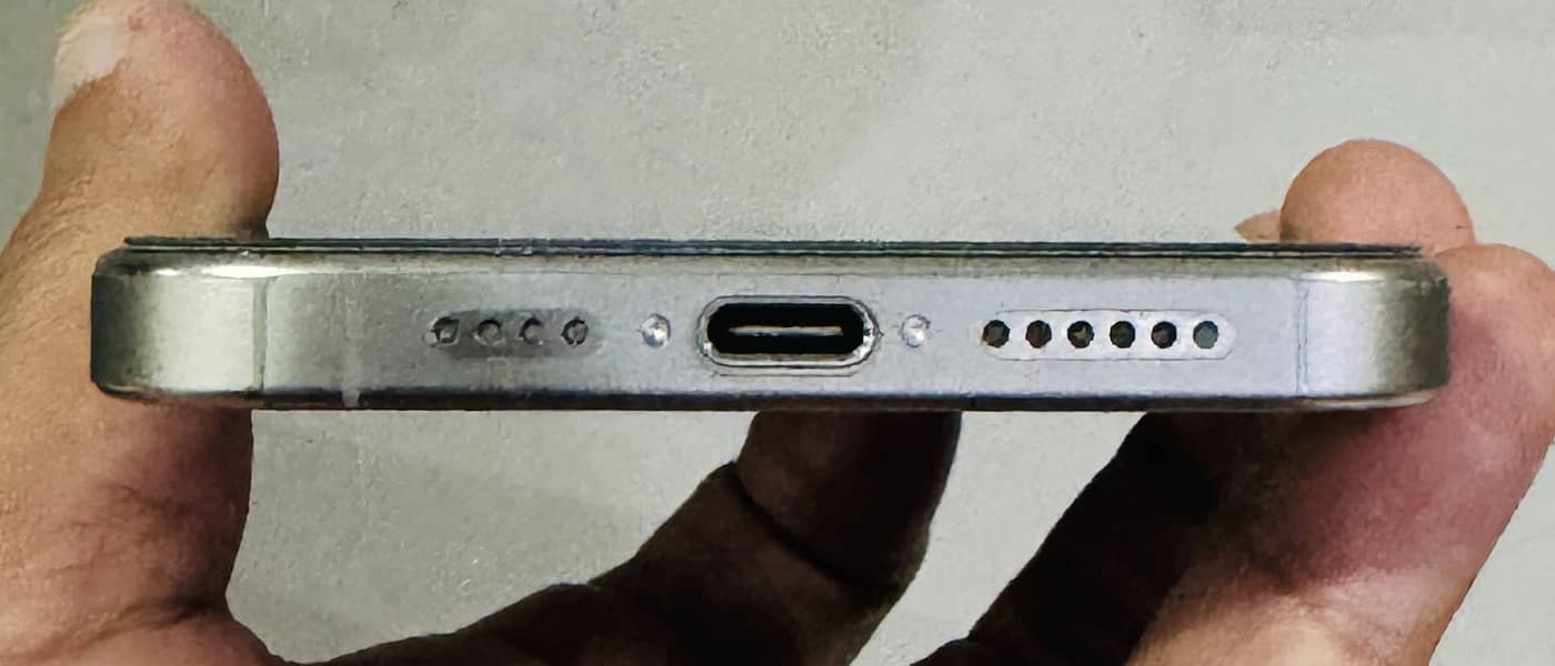 Apple iPhone 15 Pro Max 4