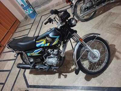 Honda 125 almost new condition