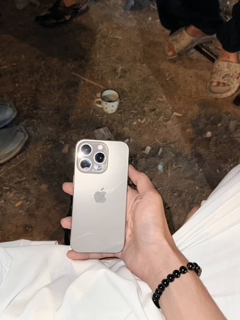 Apple iPhone 15 Pro 0
