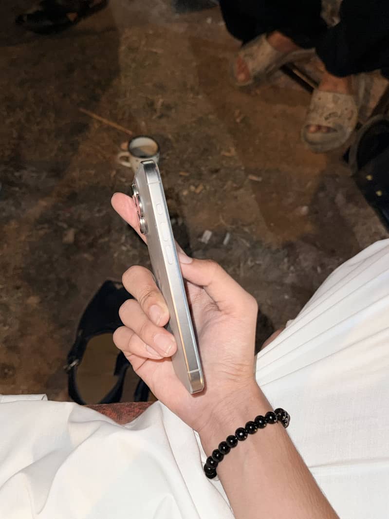 Apple iPhone 15 Pro 4