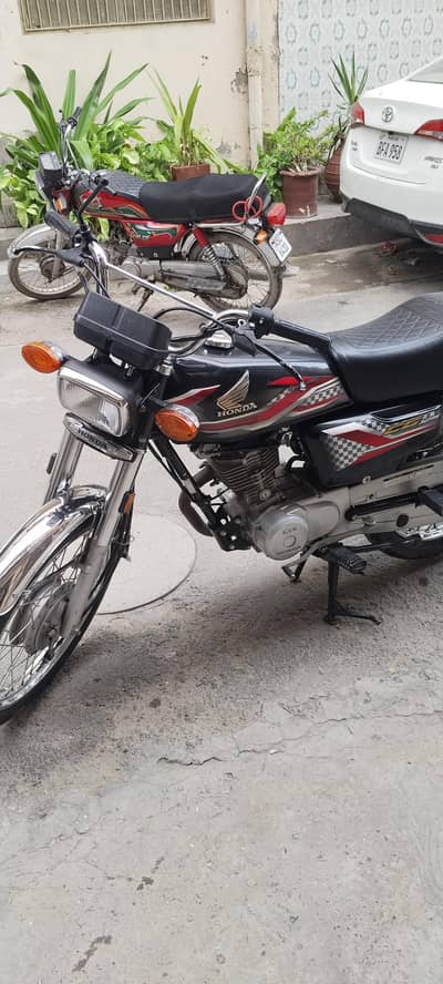 Honda CG 125 – 2025 Model | 30,000 KM Driven | Excellent Condition