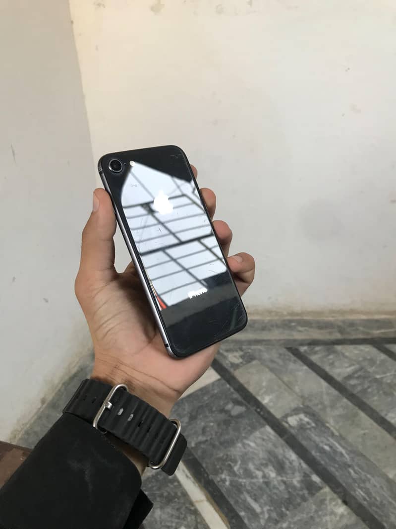 Apple iPhone 8 0