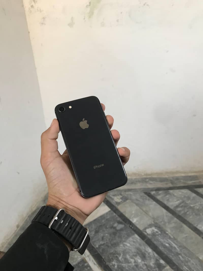 Apple iPhone 8 1