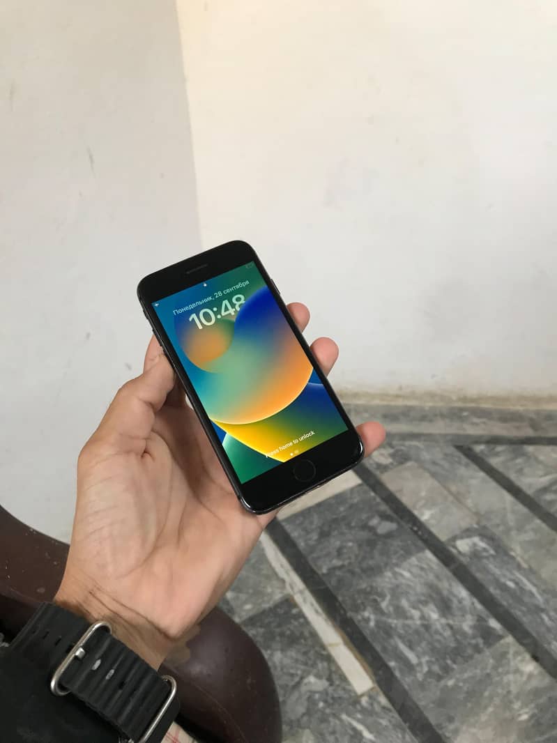 Apple iPhone 8 3