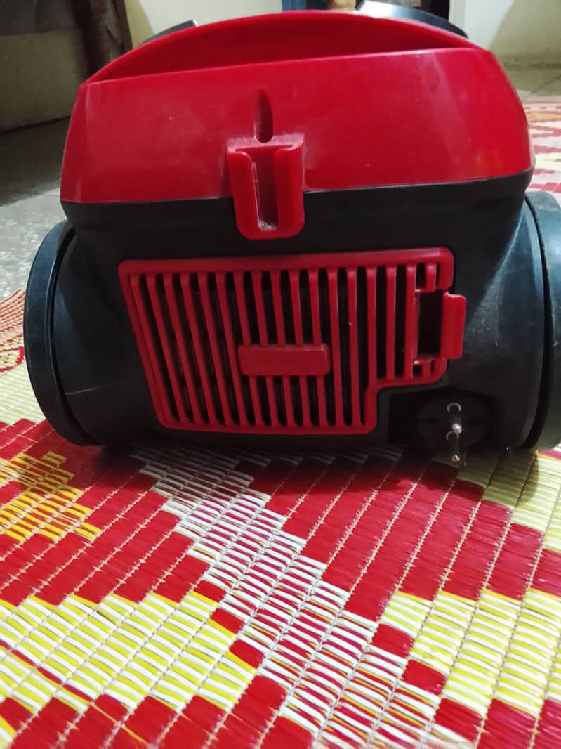 Vacuum cleaner 2
