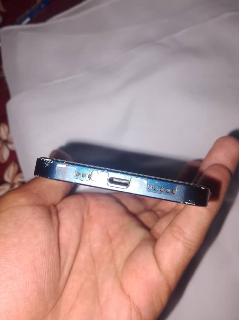 Apple iPhone 12 1