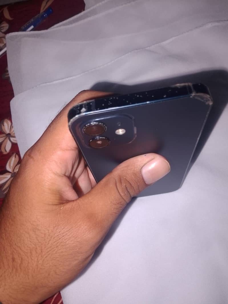 Apple iPhone 12 3
