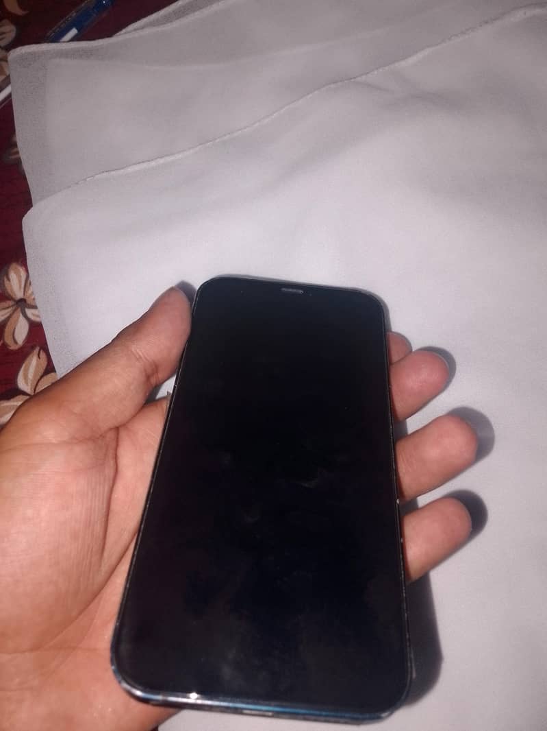 Apple iPhone 12 4