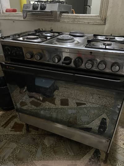 Oven with 4 flame stove