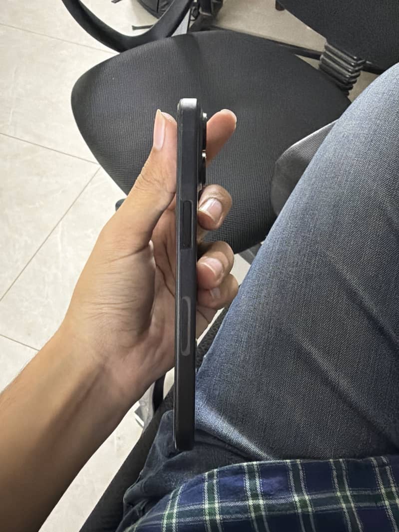Apple iPhone 15 4