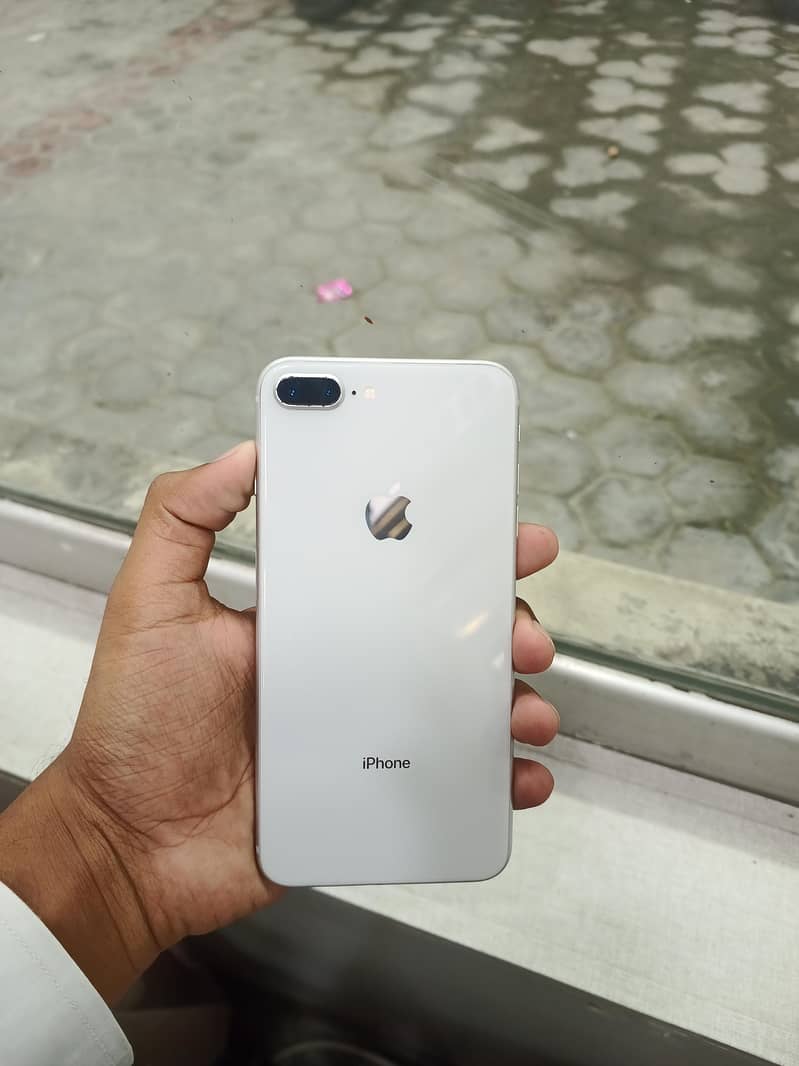 Apple iPhone 8 Plus 0