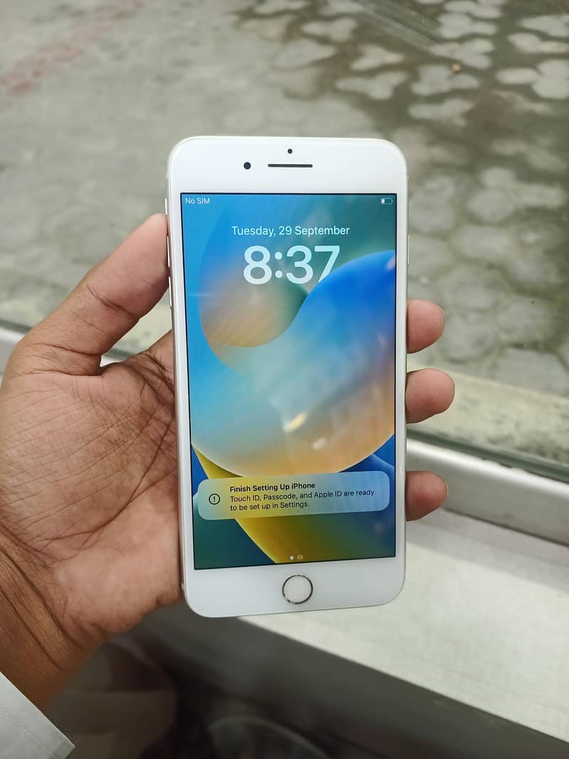 Apple iPhone 8 Plus 1