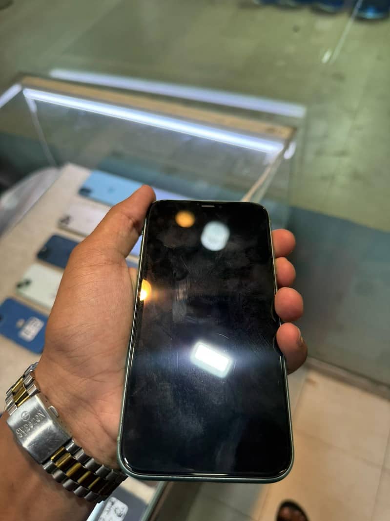 Apple iPhone 11 3