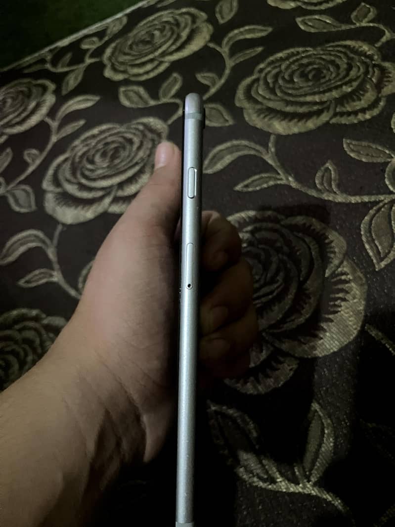 Apple iPhone 6S Plus 4