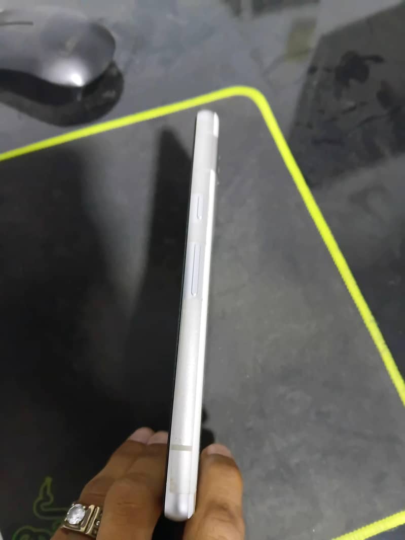 Google Pixel 7a 4