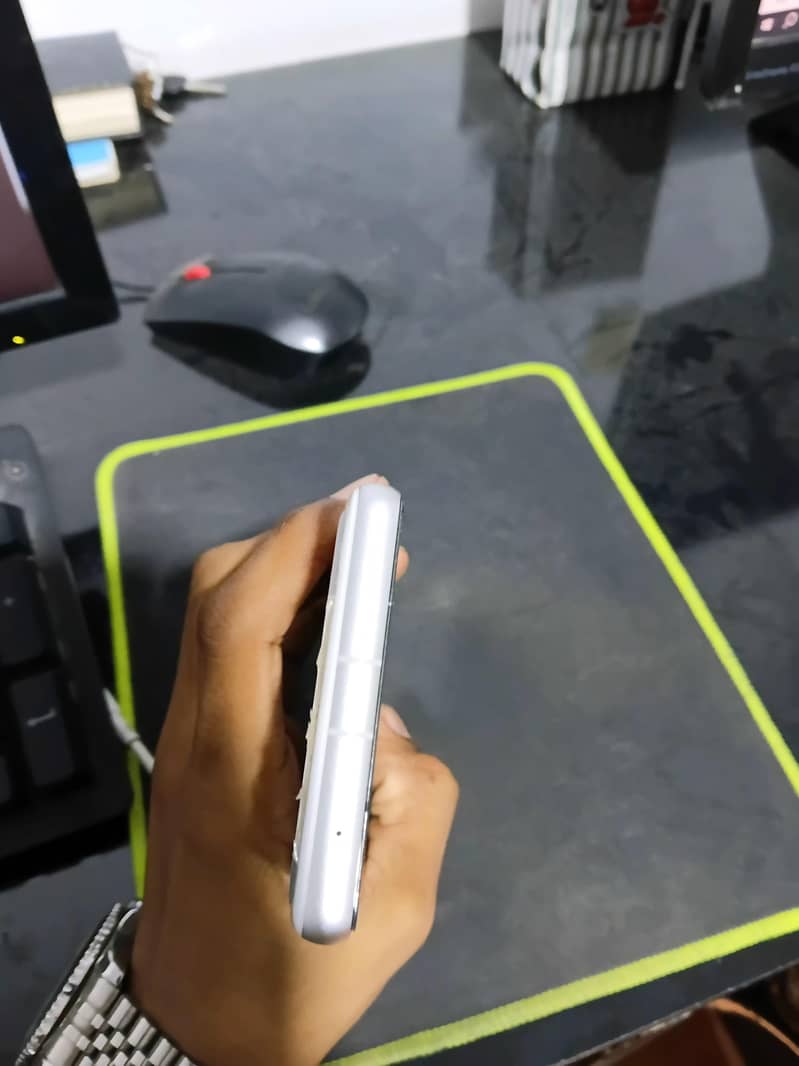 Google Pixel 7a 5