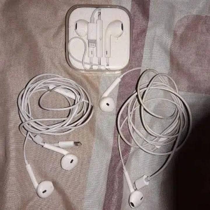 iPhone Original Box Pulled Accessories 2