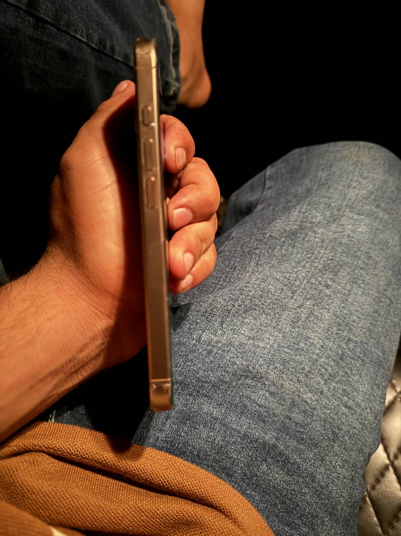 Apple iPhone 16 Pro 4