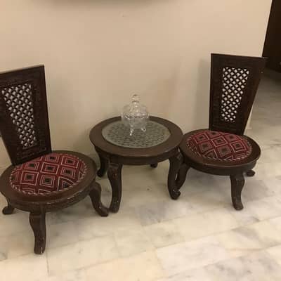 coffee table with 2 chairs