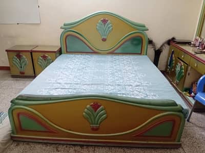 king size wooden bed