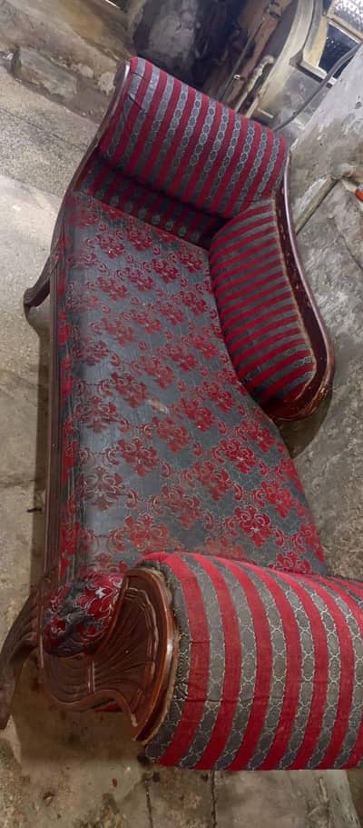 a good condition dewan sofa for sale