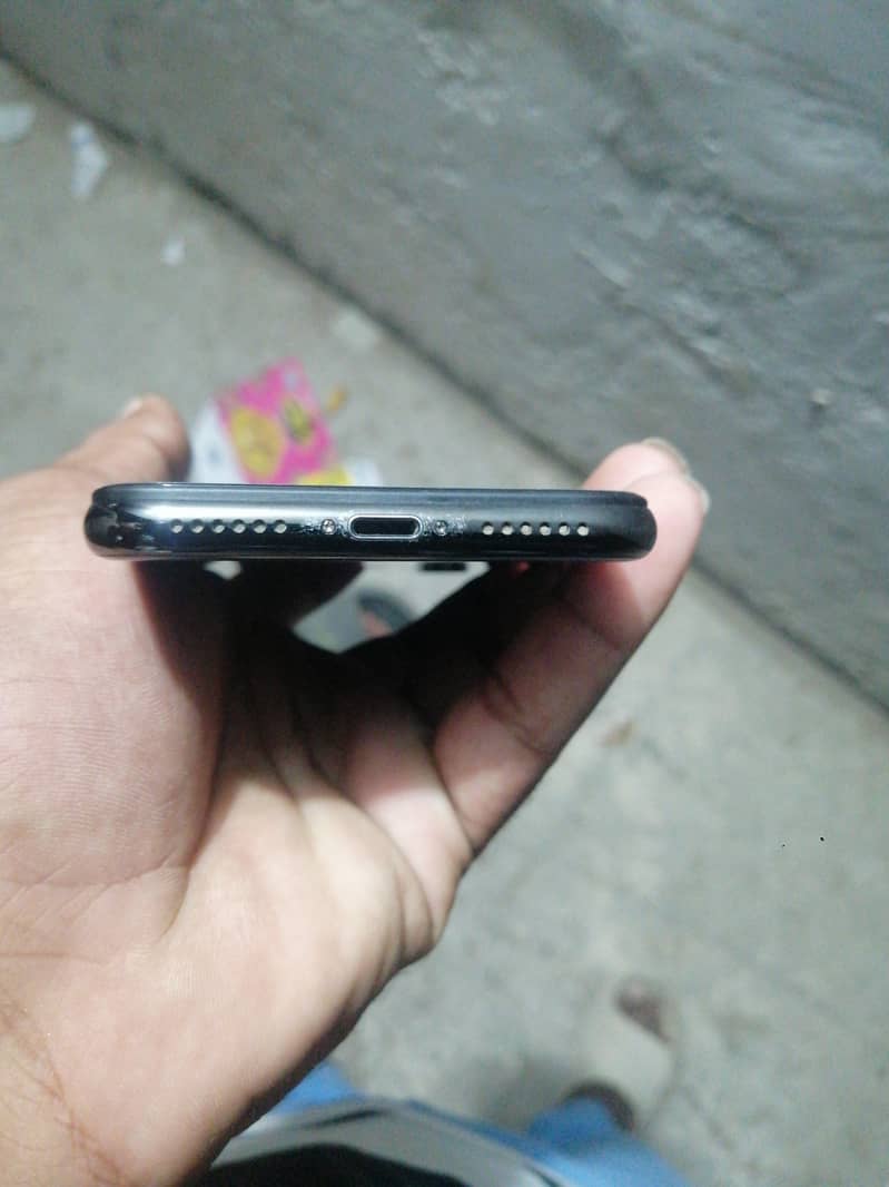 Apple iPhone X 4