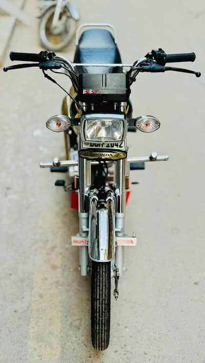 Honda 125 SE Black Gold 25/26