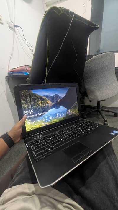 DELL LATITUDE E5530
