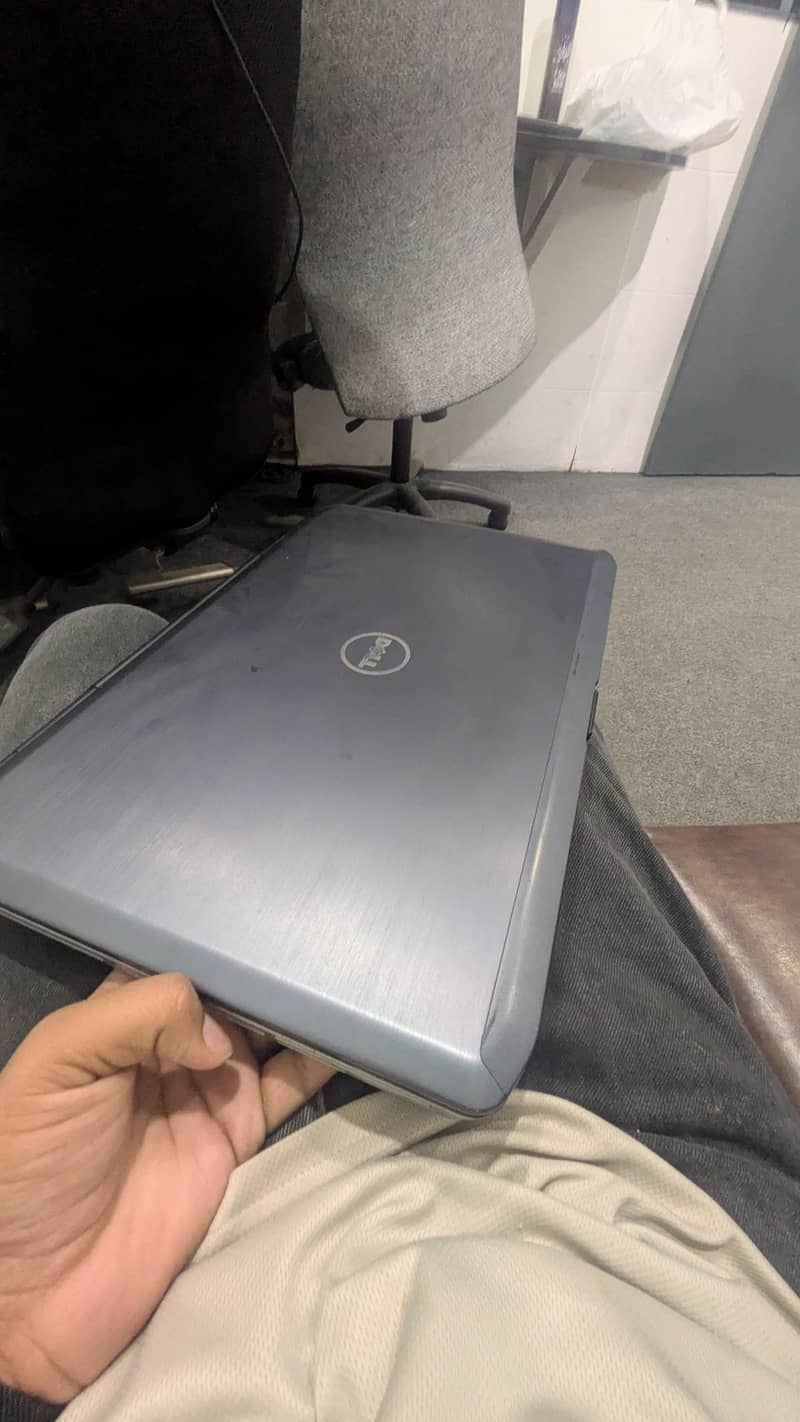 DELL LATITUDE E5530 3