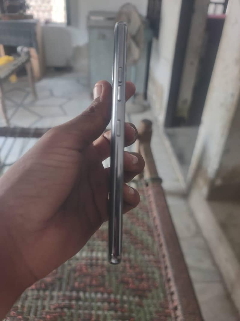 LG G7 ThinQ 3