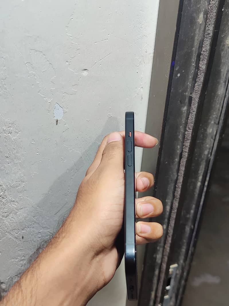 Apple iPhone 15 4
