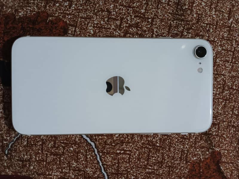 Apple iPhone SE 2020 1