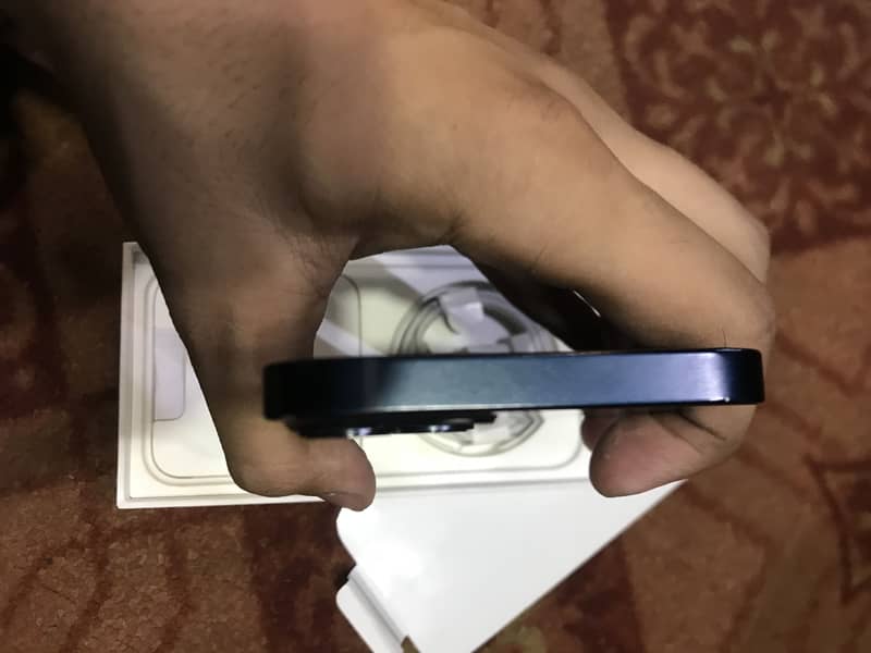 iPhone 13 4