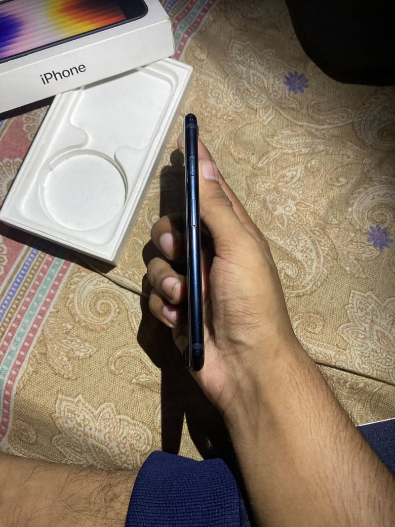 iPhone SE 3rd Generation 4