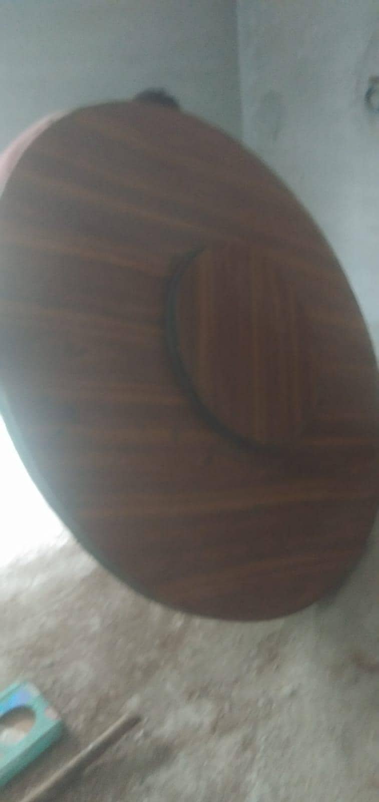 Round dining table 1